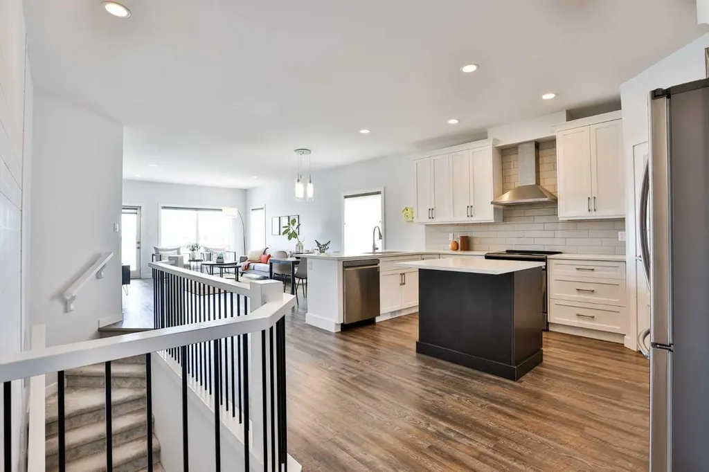 761 Atlantic Cove W Lethbridge AB T1J5S9
