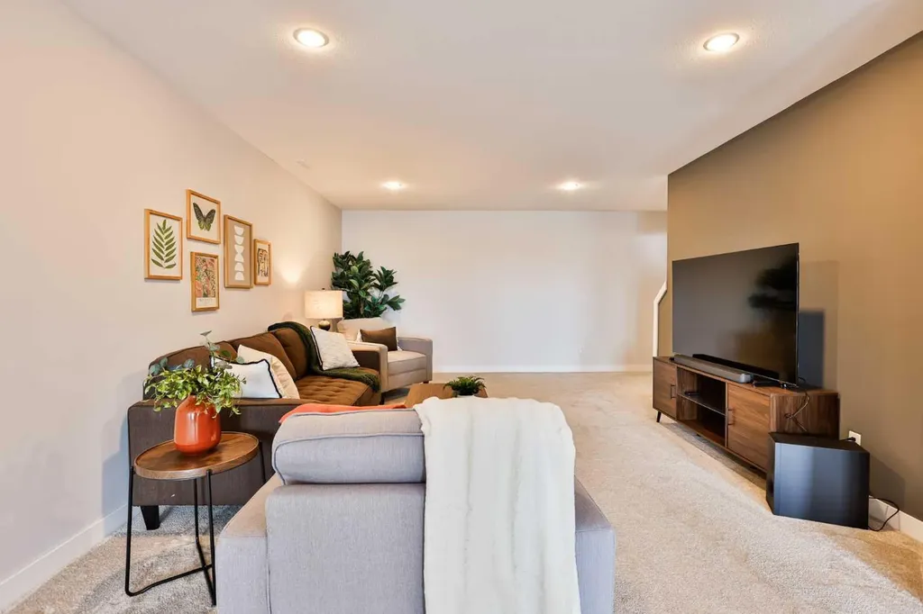 761 Atlantic Cove W Lethbridge AB T1J5S9