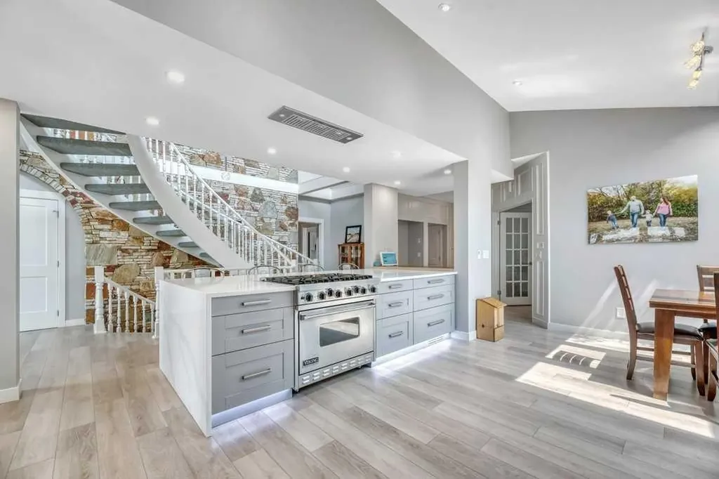 601 East Chestermere Drive Chestermere AB T1X 1A4