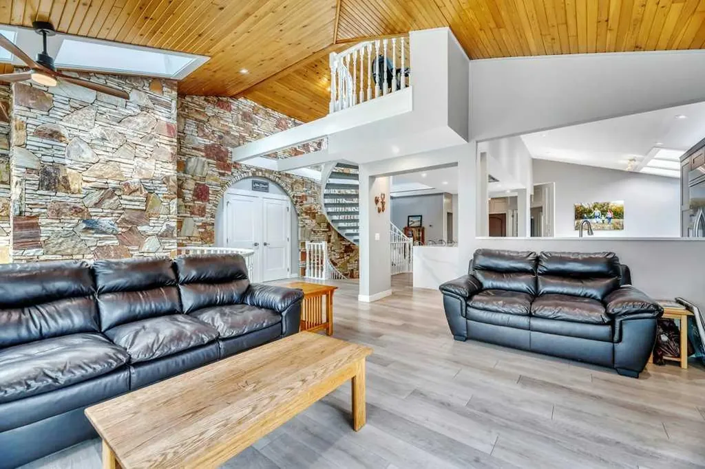 601 East Chestermere Drive Chestermere AB T1X 1A4