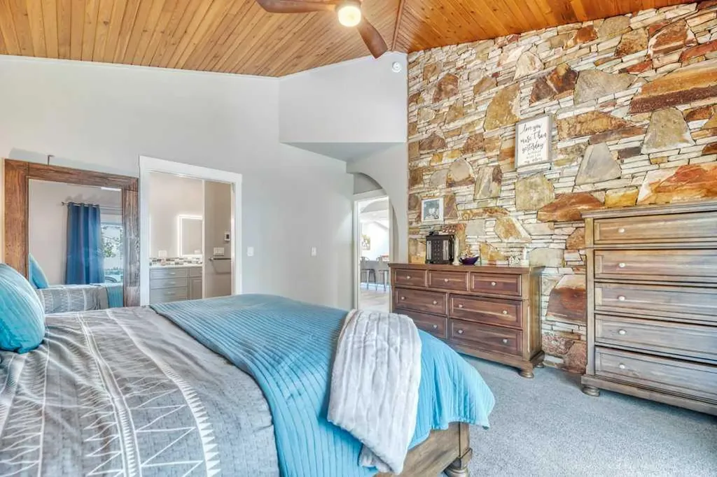 601 East Chestermere Drive Chestermere AB T1X 1A4