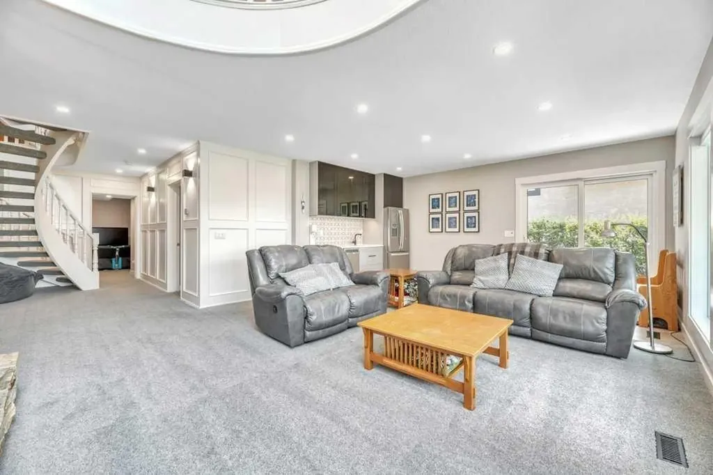 601 East Chestermere Drive Chestermere AB T1X 1A4