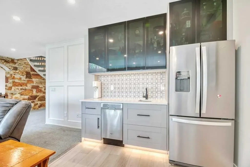 601 East Chestermere Drive Chestermere AB T1X 1A4