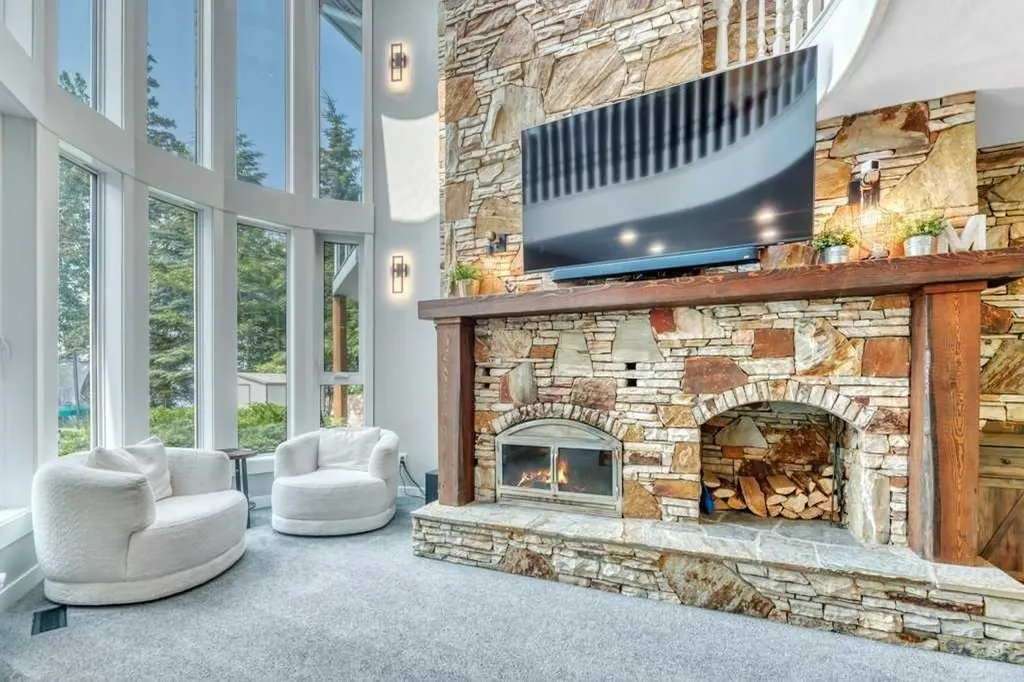 601 East Chestermere Drive Chestermere AB T1X 1A4