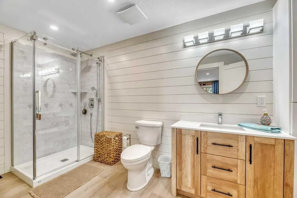 601 East Chestermere Drive Chestermere AB T1X 1A4