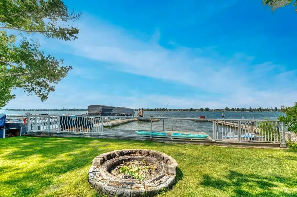 601 East Chestermere Drive Chestermere AB T1X 1A4