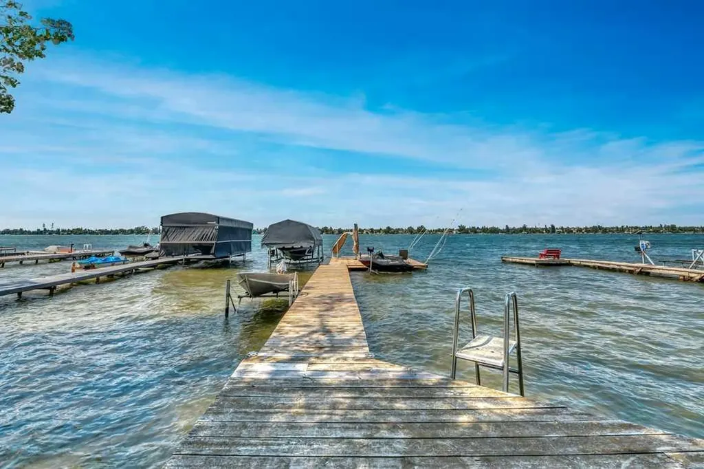 601 East Chestermere Drive Chestermere AB T1X 1A4
