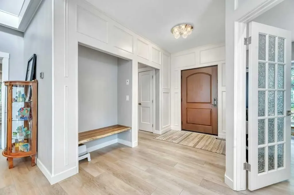 601 East Chestermere Drive Chestermere AB T1X 1A4