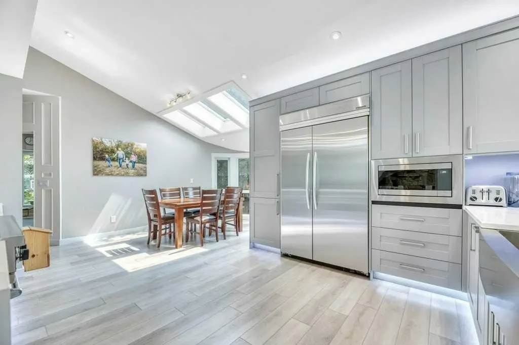 601 East Chestermere Drive Chestermere AB T1X 1A4