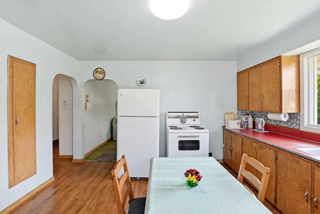5114 44 Street Red Deer AB T4N 1J1