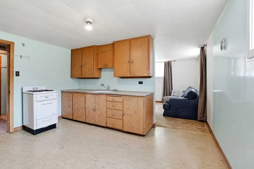 5114 44 Street Red Deer AB T4N 1J1