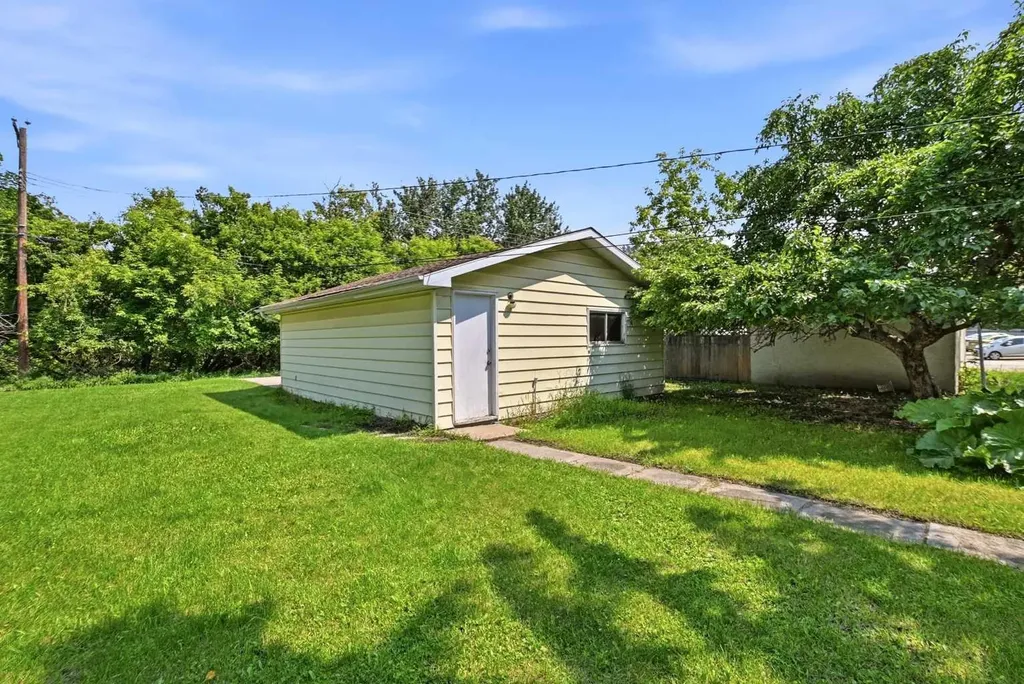5114 44 Street Red Deer AB T4N 1J1