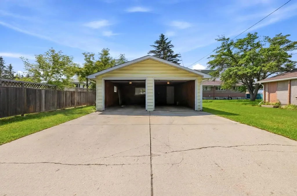 5114 44 Street Red Deer AB T4N 1J1