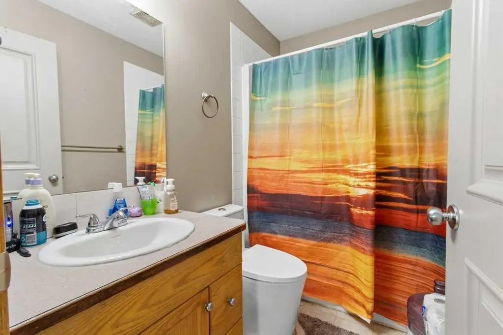 28 Hunter Road Sylvan Lake AB T4S 2L6