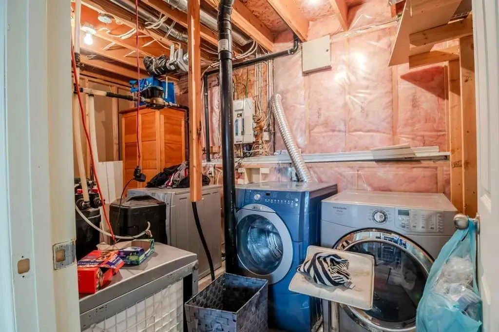 28 Hunter Road Sylvan Lake AB T4S 2L6