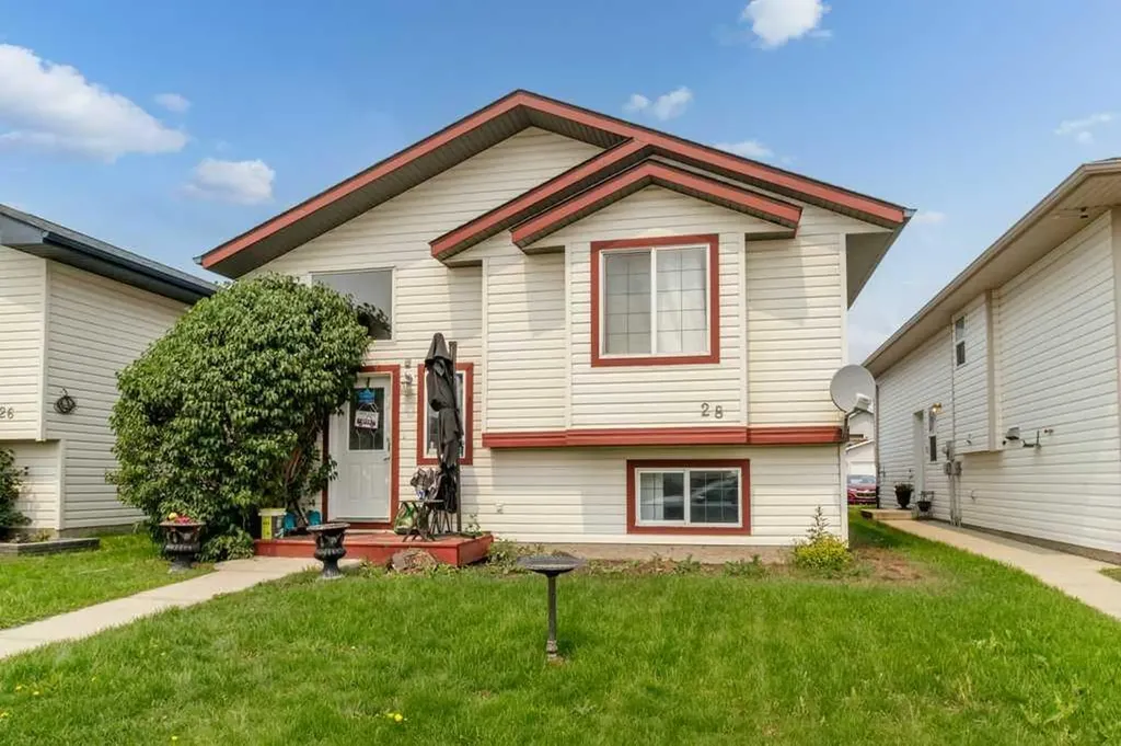 28 Hunter Road Sylvan Lake AB T4S 2L6