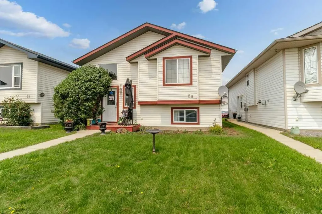 28 Hunter Road Sylvan Lake AB T4S 2L6