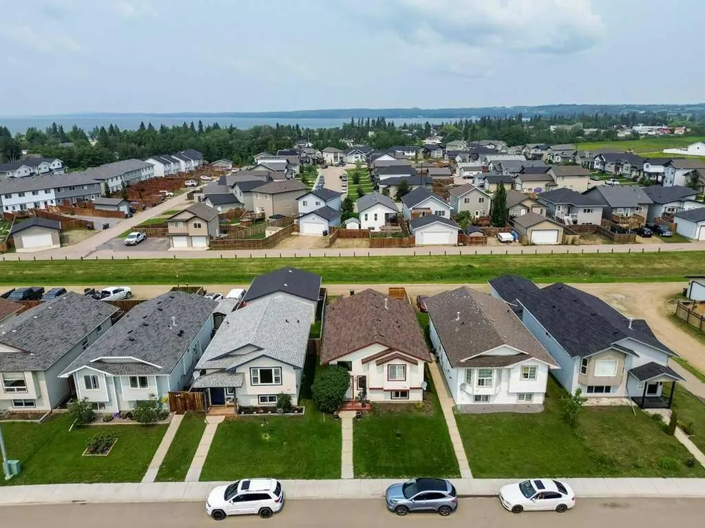 28 Hunter Road Sylvan Lake AB T4S 2L6