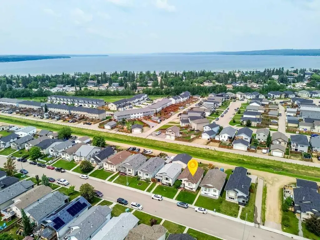 28 Hunter Road Sylvan Lake AB T4S 2L6