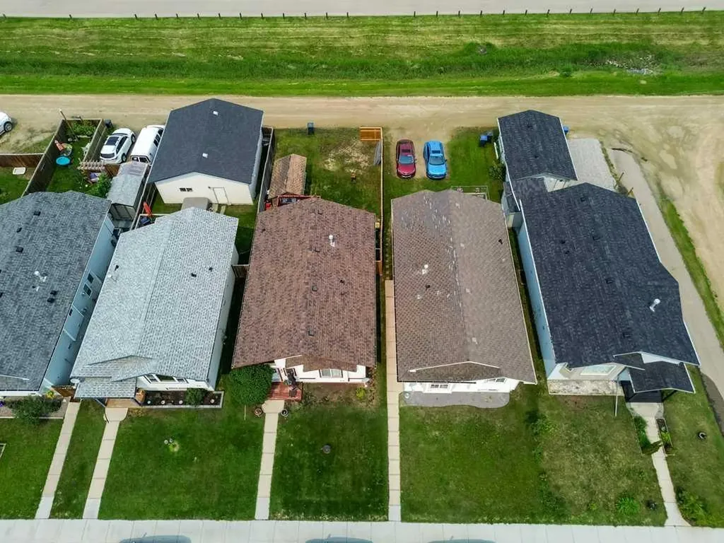 28 Hunter Road Sylvan Lake AB T4S 2L6