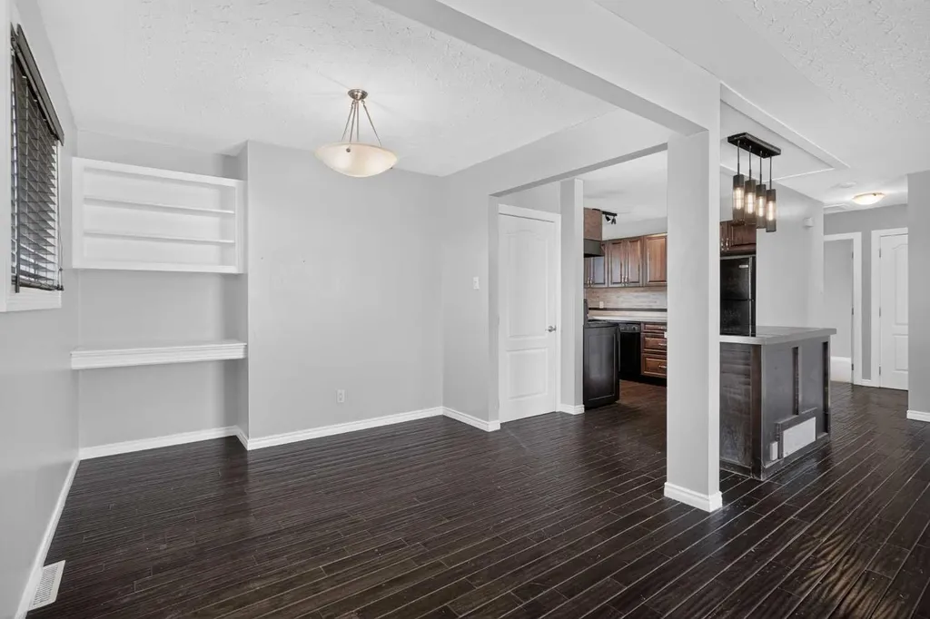 4703 Waverley Drive SW Calgary AB T3C2P5