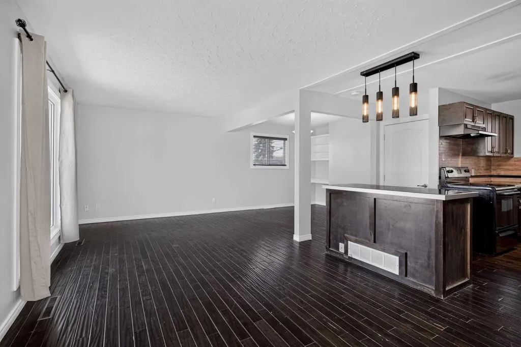 4703 Waverley Drive SW Calgary AB T3C2P5