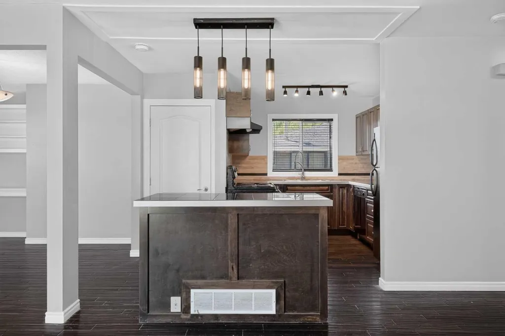 4703 Waverley Drive SW Calgary AB T3C2P5