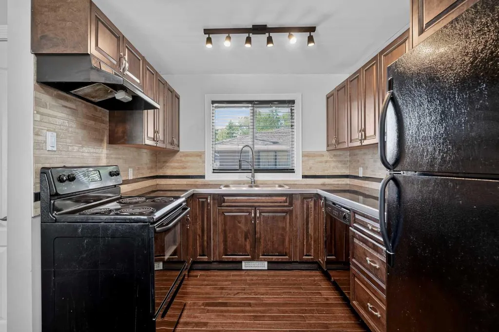 4703 Waverley Drive SW Calgary AB T3C2P5