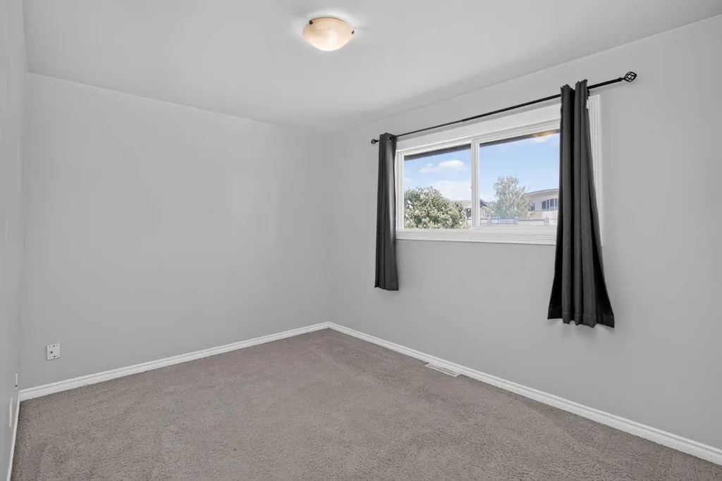 4703 Waverley Drive SW Calgary AB T3C2P5