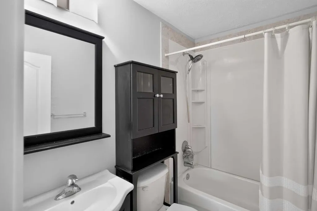 4703 Waverley Drive SW Calgary AB T3C2P5