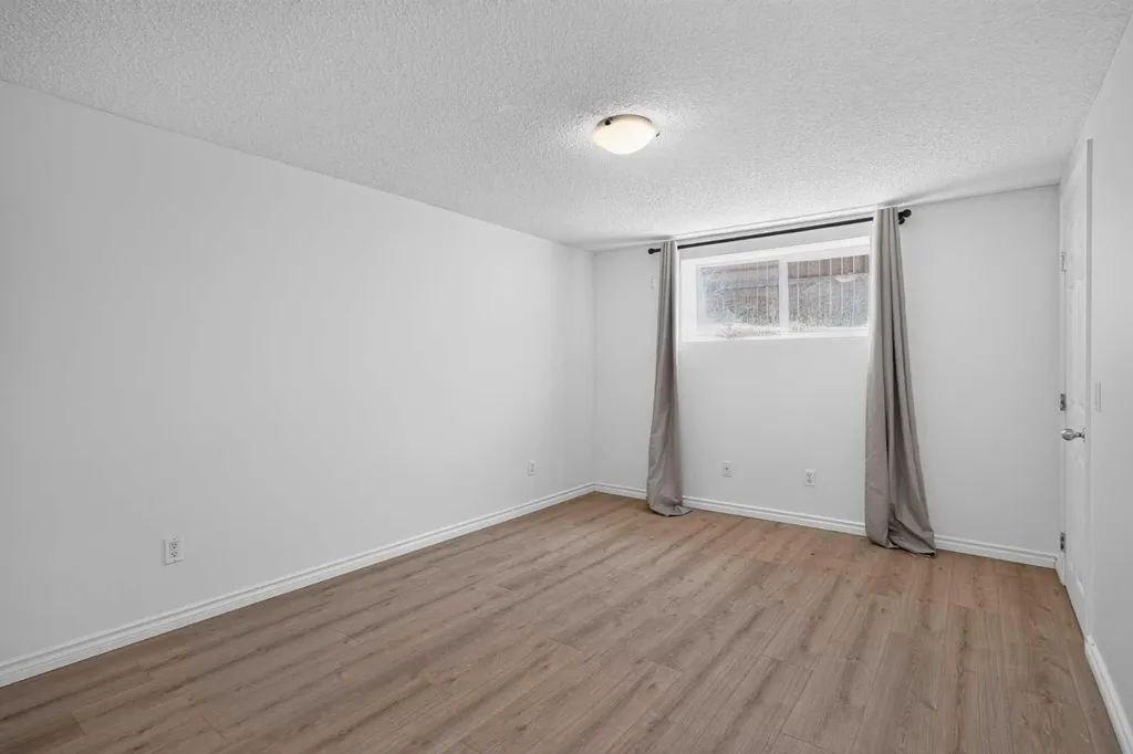 4703 Waverley Drive SW Calgary AB T3C2P5