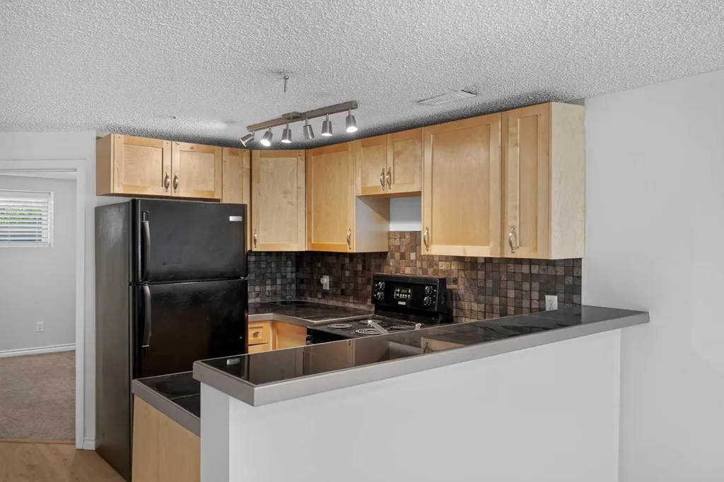 4703 Waverley Drive SW Calgary AB T3C2P5