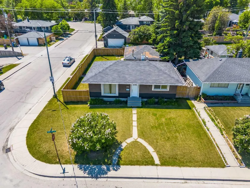 4703 Waverley Drive SW Calgary AB T3C2P5