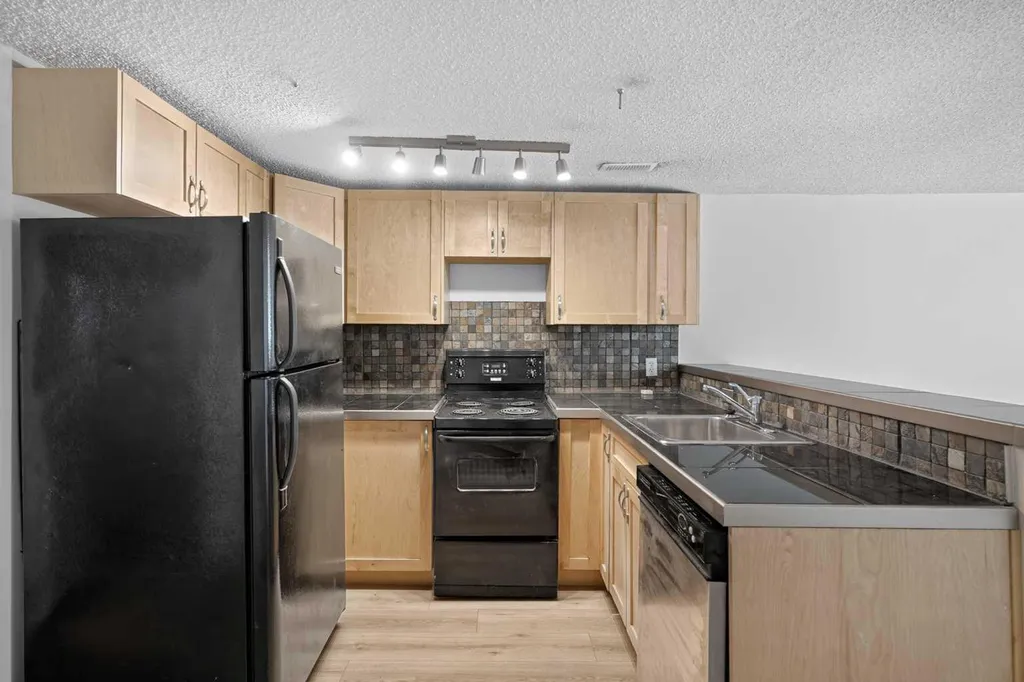 4703 Waverley Drive SW Calgary AB T3C2P5