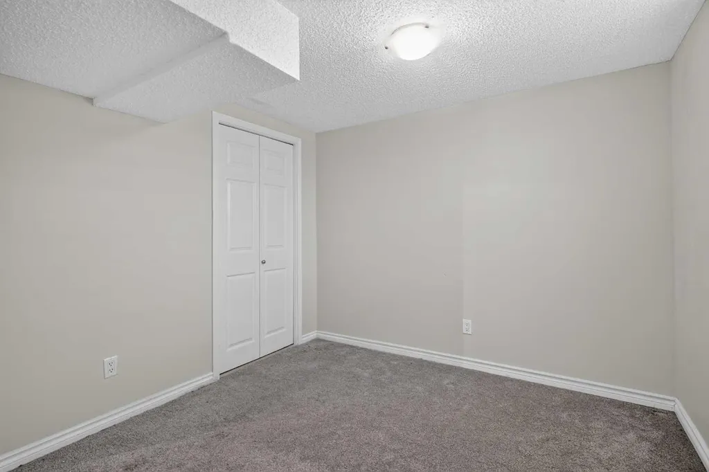 4703 Waverley Drive SW Calgary AB T3C2P5