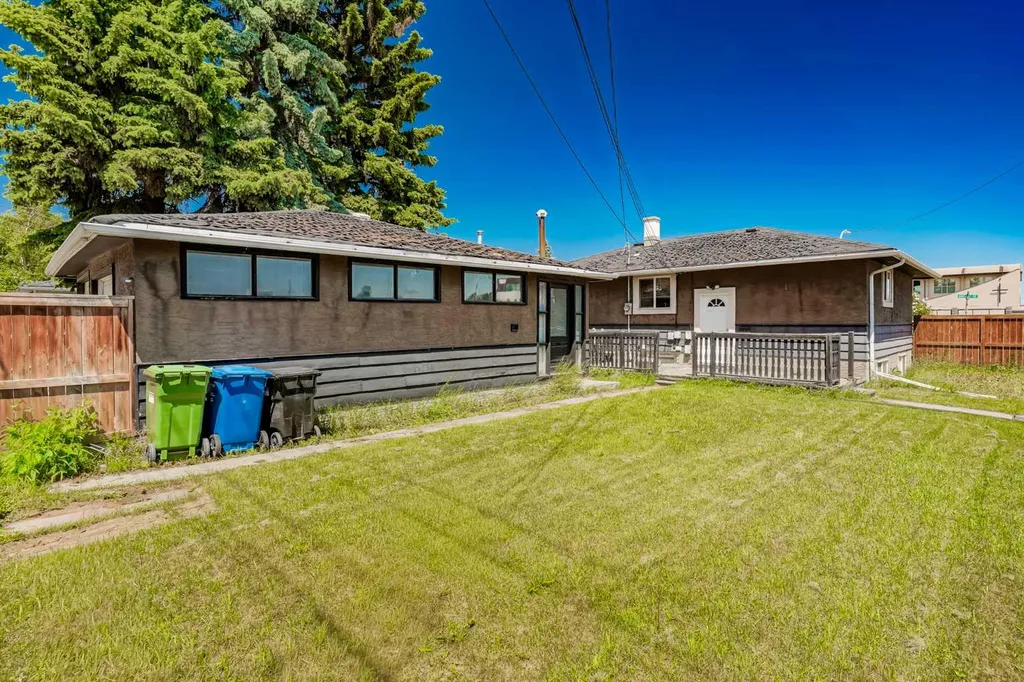 4703 Waverley Drive SW Calgary AB T3C2P5