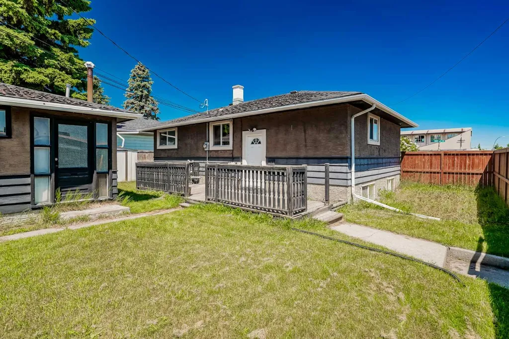 4703 Waverley Drive SW Calgary AB T3C2P5