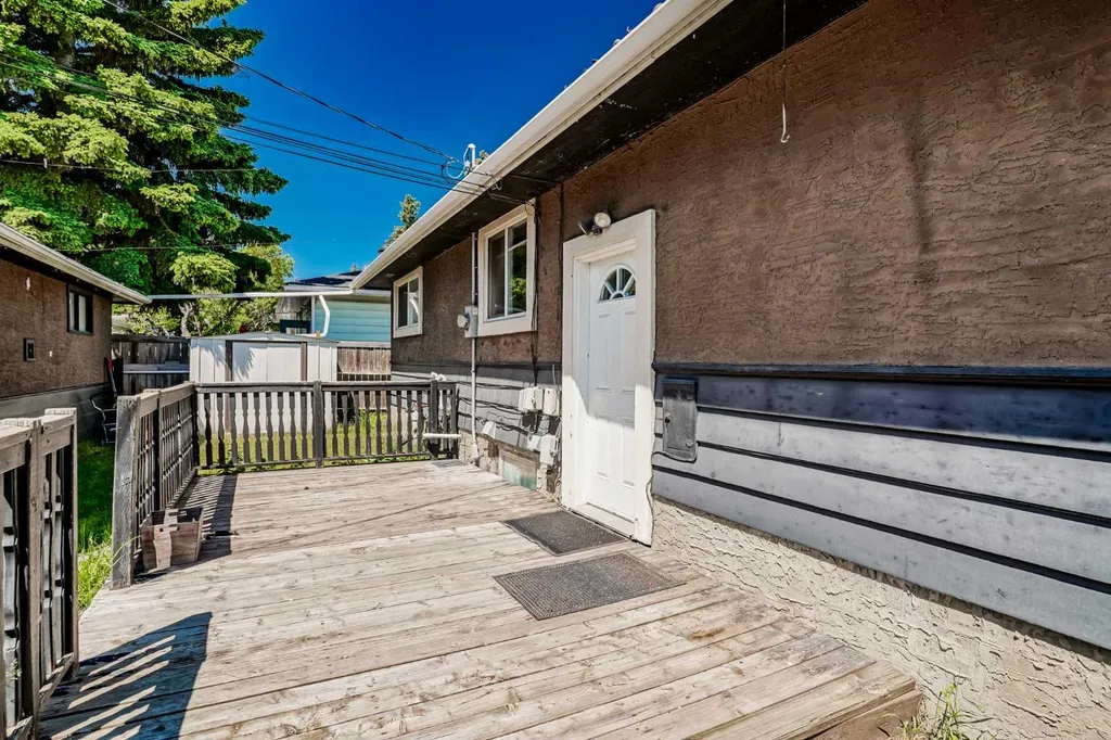 4703 Waverley Drive SW Calgary AB T3C2P5