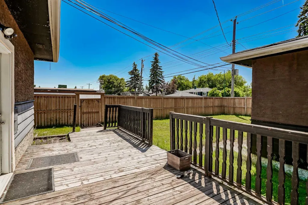 4703 Waverley Drive SW Calgary AB T3C2P5