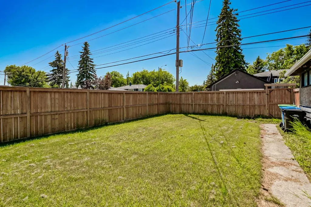 4703 Waverley Drive SW Calgary AB T3C2P5