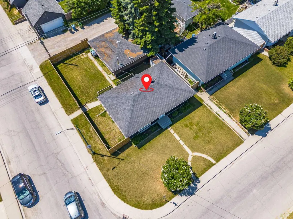 4703 Waverley Drive SW Calgary AB T3C2P5