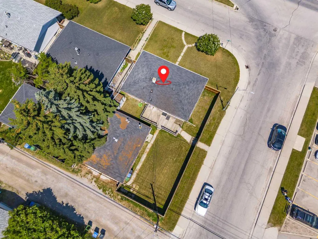 4703 Waverley Drive SW Calgary AB T3C2P5
