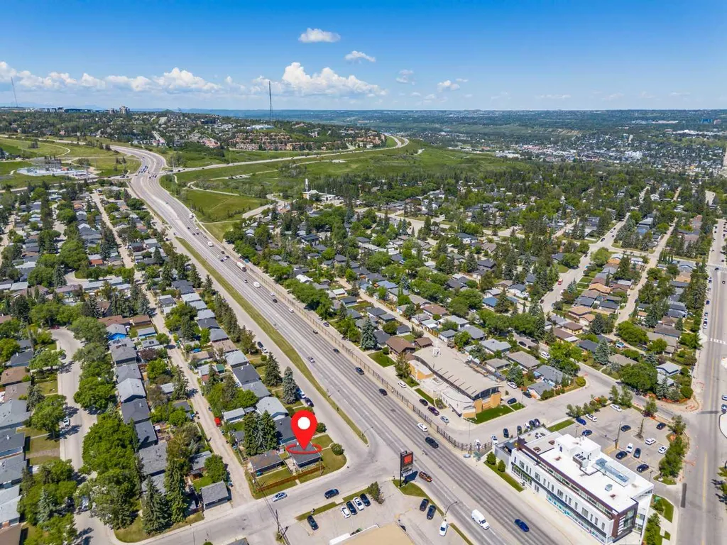 4703 Waverley Drive SW Calgary AB T3C2P5