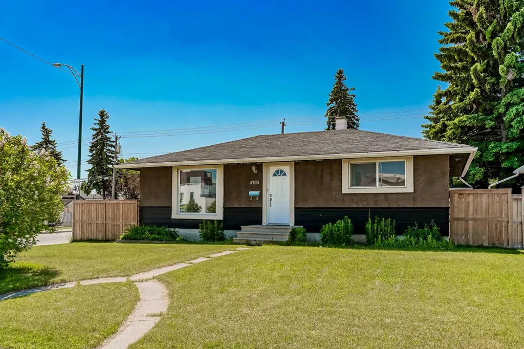 4703 Waverley Drive SW Calgary AB T3C2P5