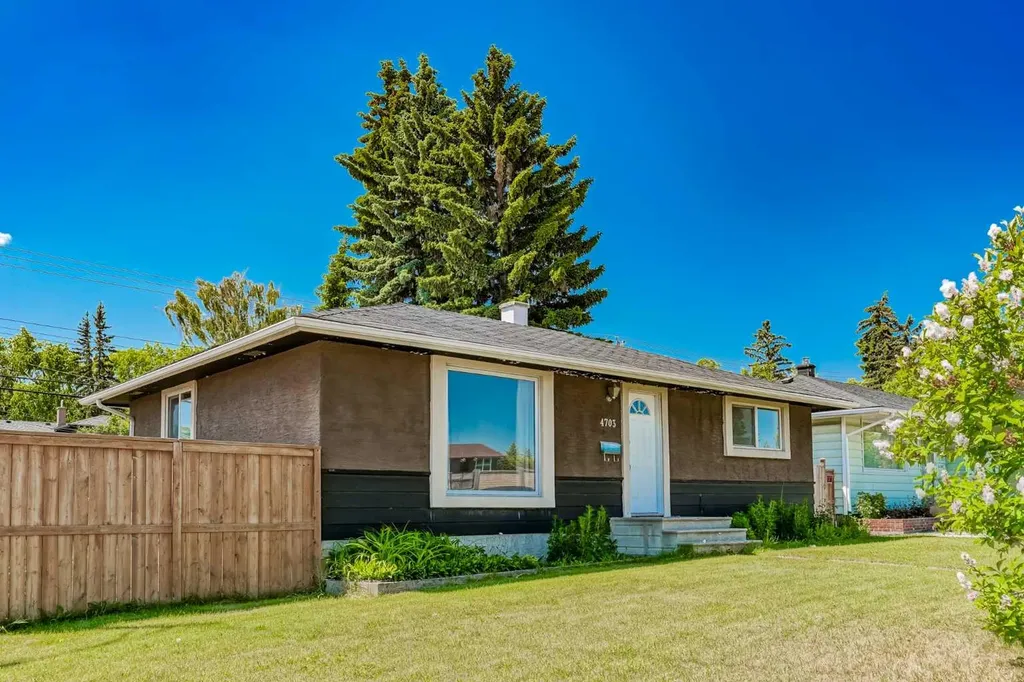 4703 Waverley Drive SW Calgary AB T3C2P5