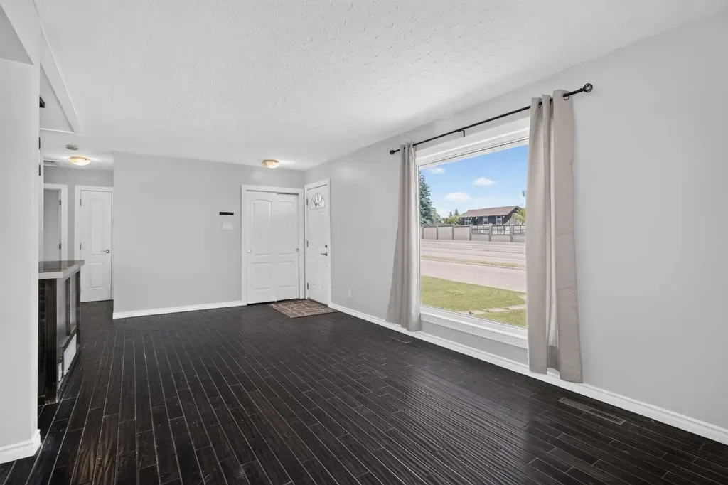 4703 Waverley Drive SW Calgary AB T3C2P5
