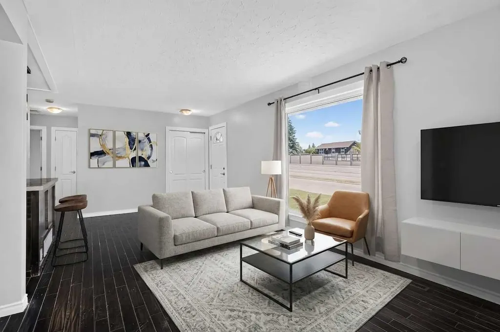 4703 Waverley Drive SW Calgary AB T3C2P5
