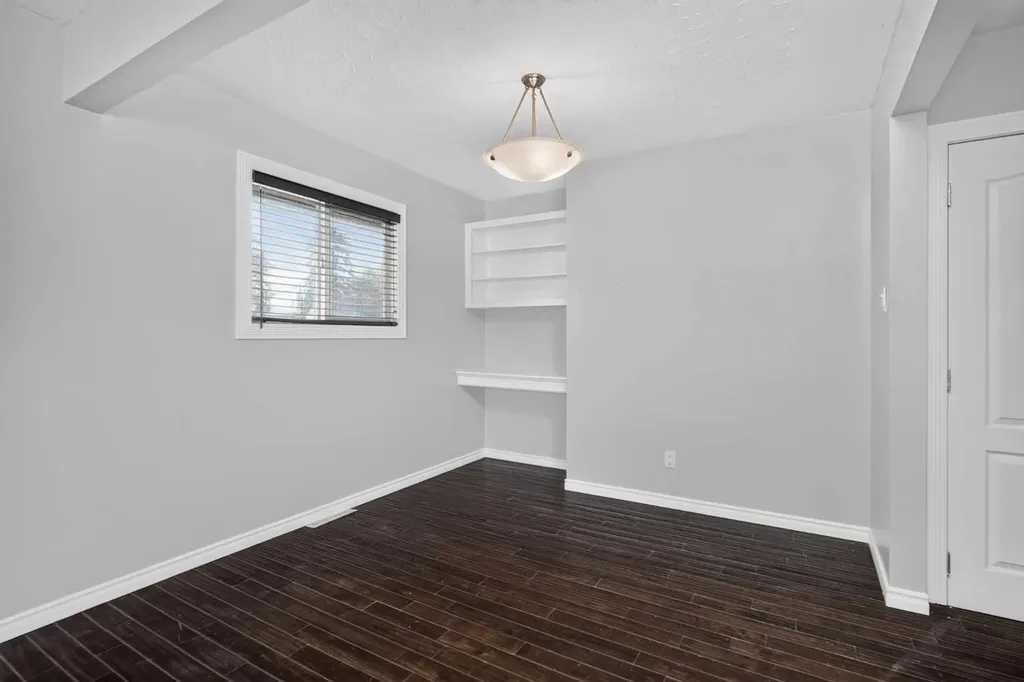 4703 Waverley Drive SW Calgary AB T3C2P5