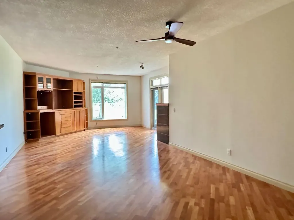 24 Hemlock Crescent SW Calgary AB T3C 2Z1
