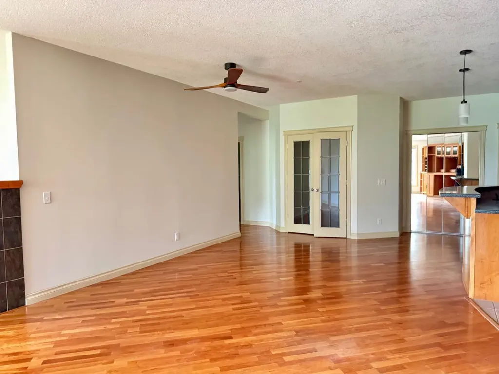24 Hemlock Crescent SW Calgary AB T3C 2Z1